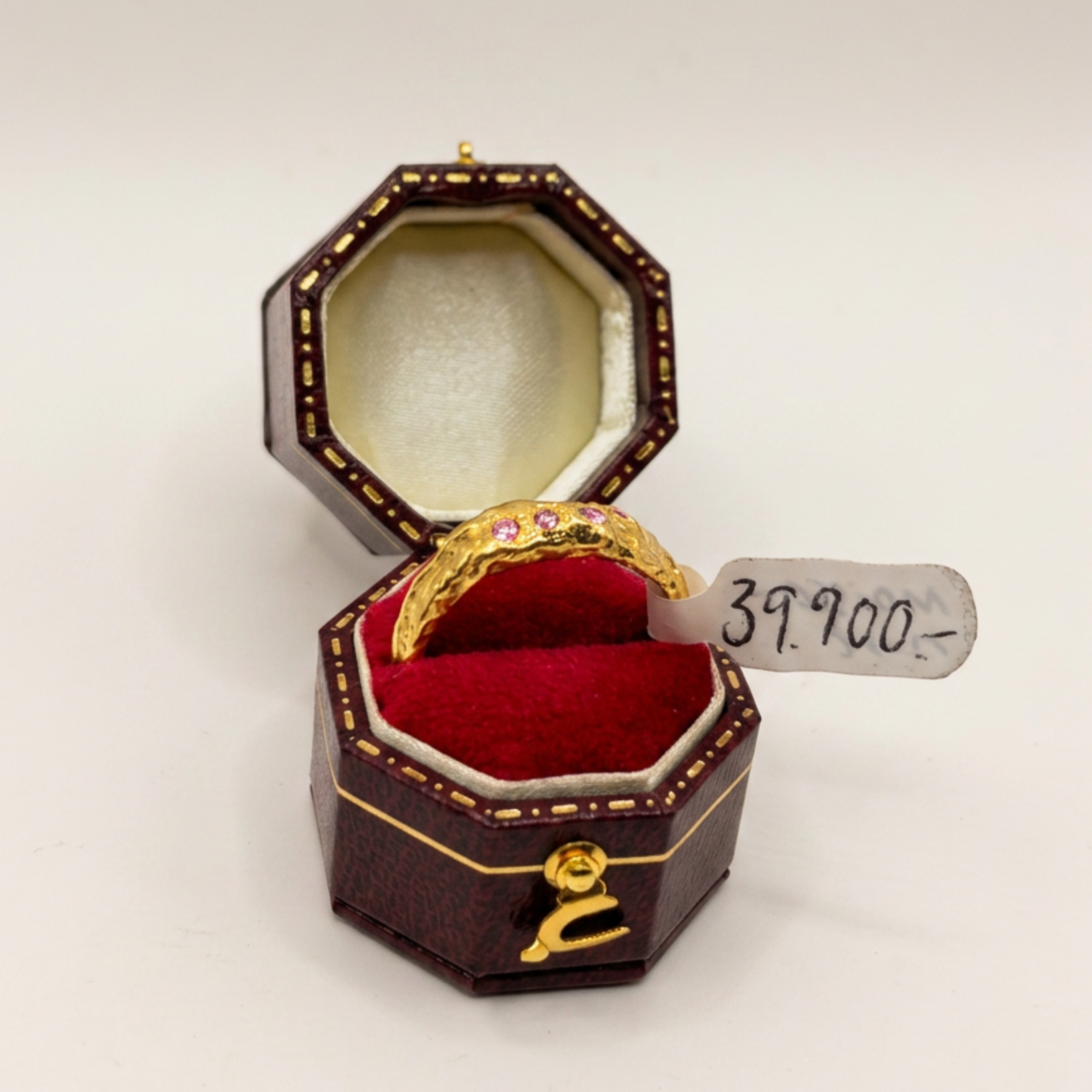 One of a kind ring in recycled silver with 18k gold plating and pink Moissanite stones, size 57.5mm, shown in jewellery box — Lilja Björk Jewellery