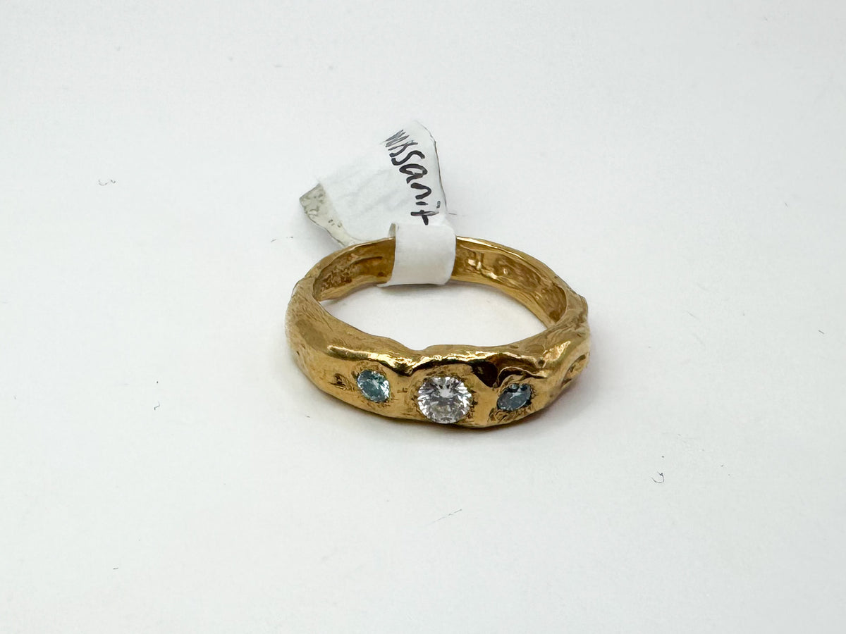 One of a kind ring size 56mm \ 7,5US w. Moissanite stones