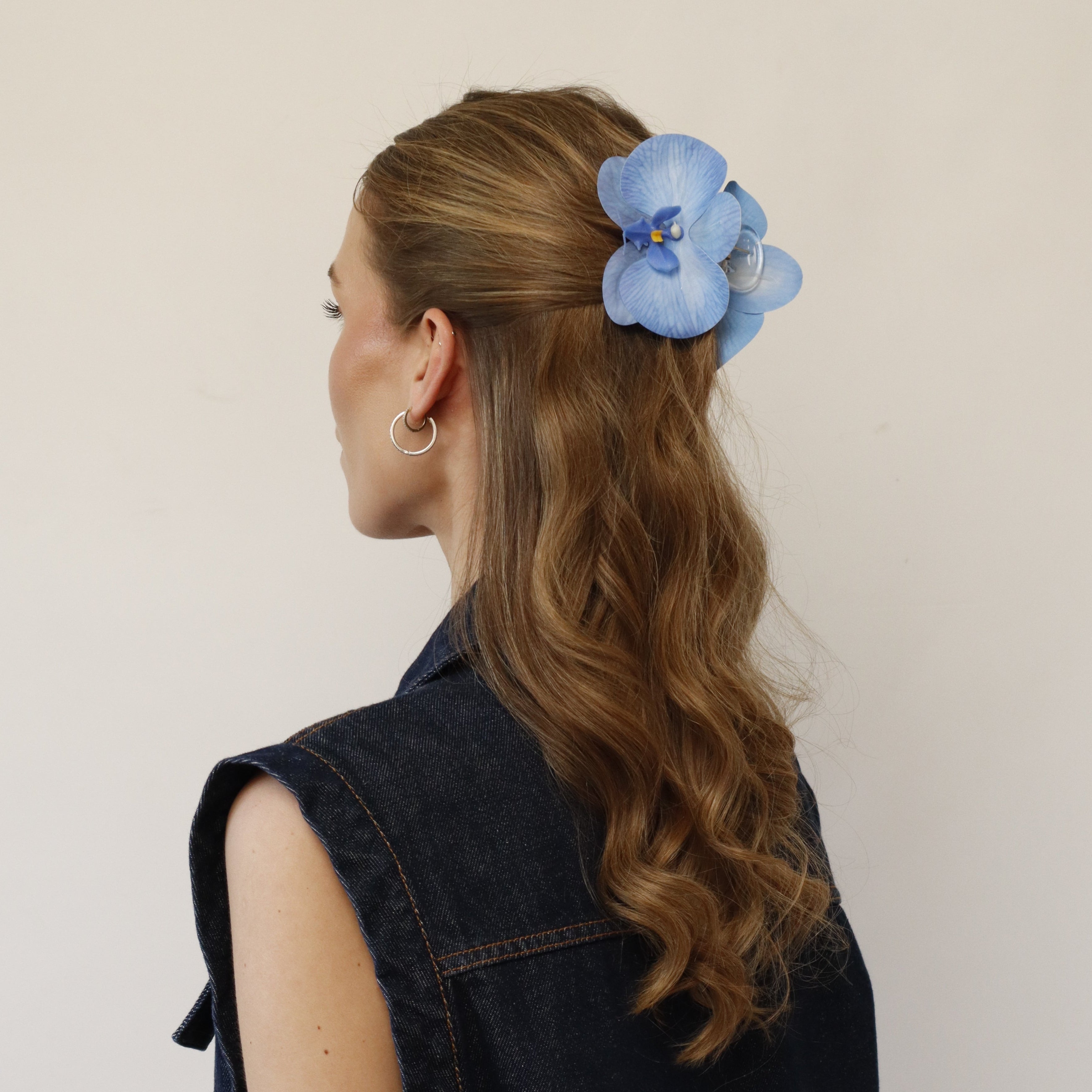 Small orchid hair clip - blue