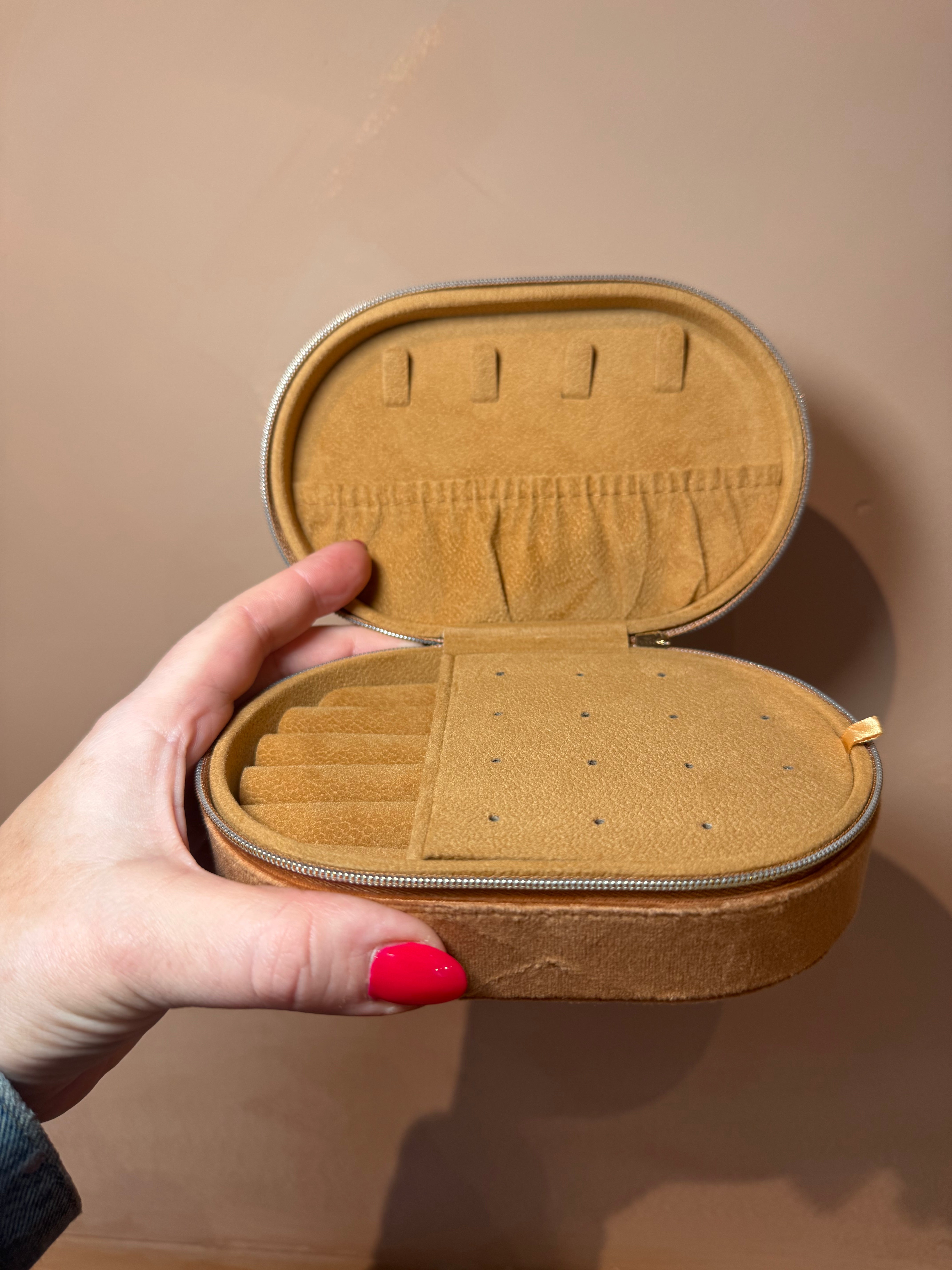 Travel Jewelry Box – Compact & Elegant Organizer